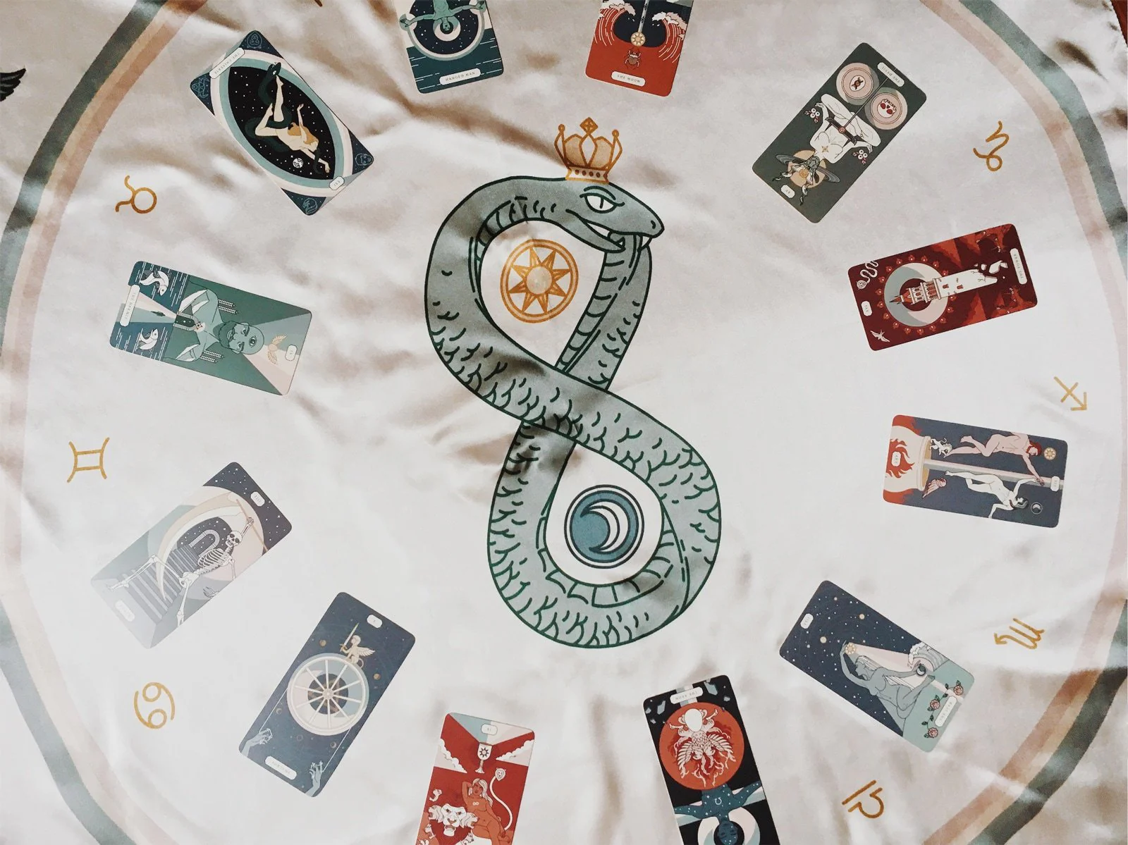 Arcana Iris Sacra Tarot Cloth: Day Edition - Image 3