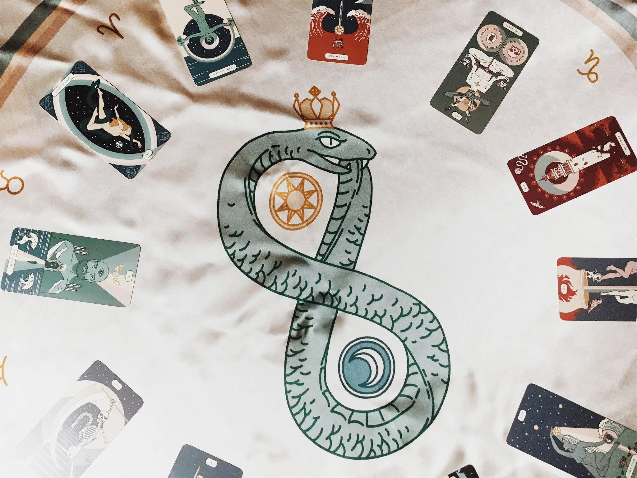 Arcana Iris Sacra Tarot Cloth: Day Edition - Image 4